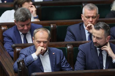 Pakt z Teglers: Zawiła Intryga Polityczna w Odrodzeniu, Która Prowadzi do Wzmocnienia Władzy Papieskiej